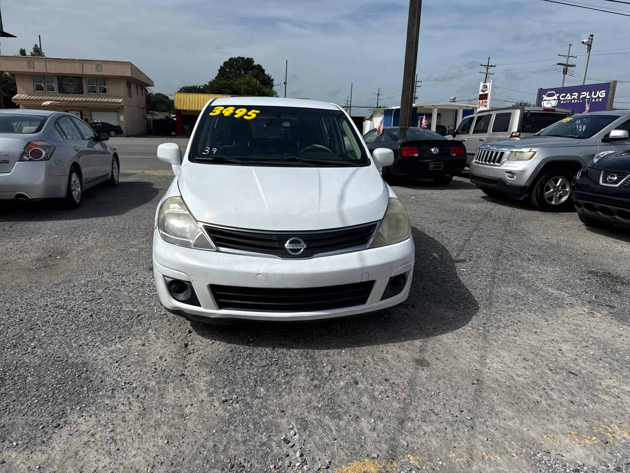 Nissan Versa 1.8 SL Hatchback 2012
