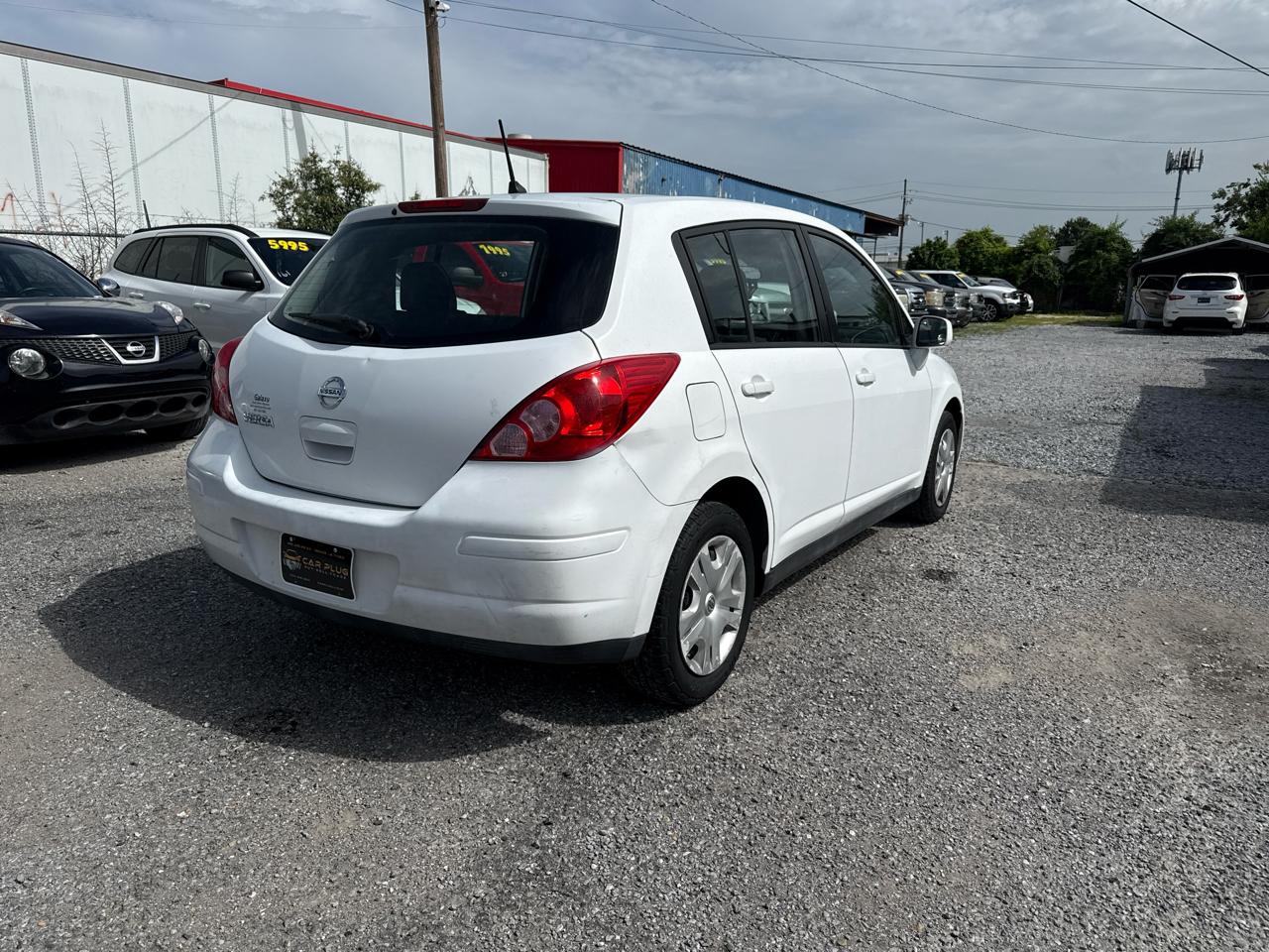 Nissan Versa 1.8 SL Hatchback 2012