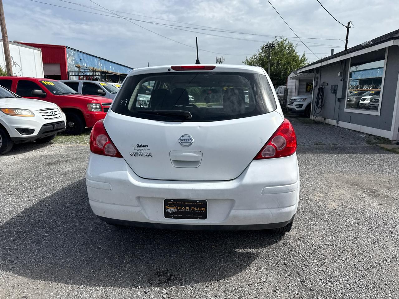 Nissan Versa 1.8 SL Hatchback 2012