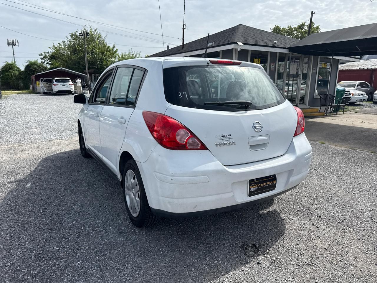 Nissan Versa 1.8 SL Hatchback 2012