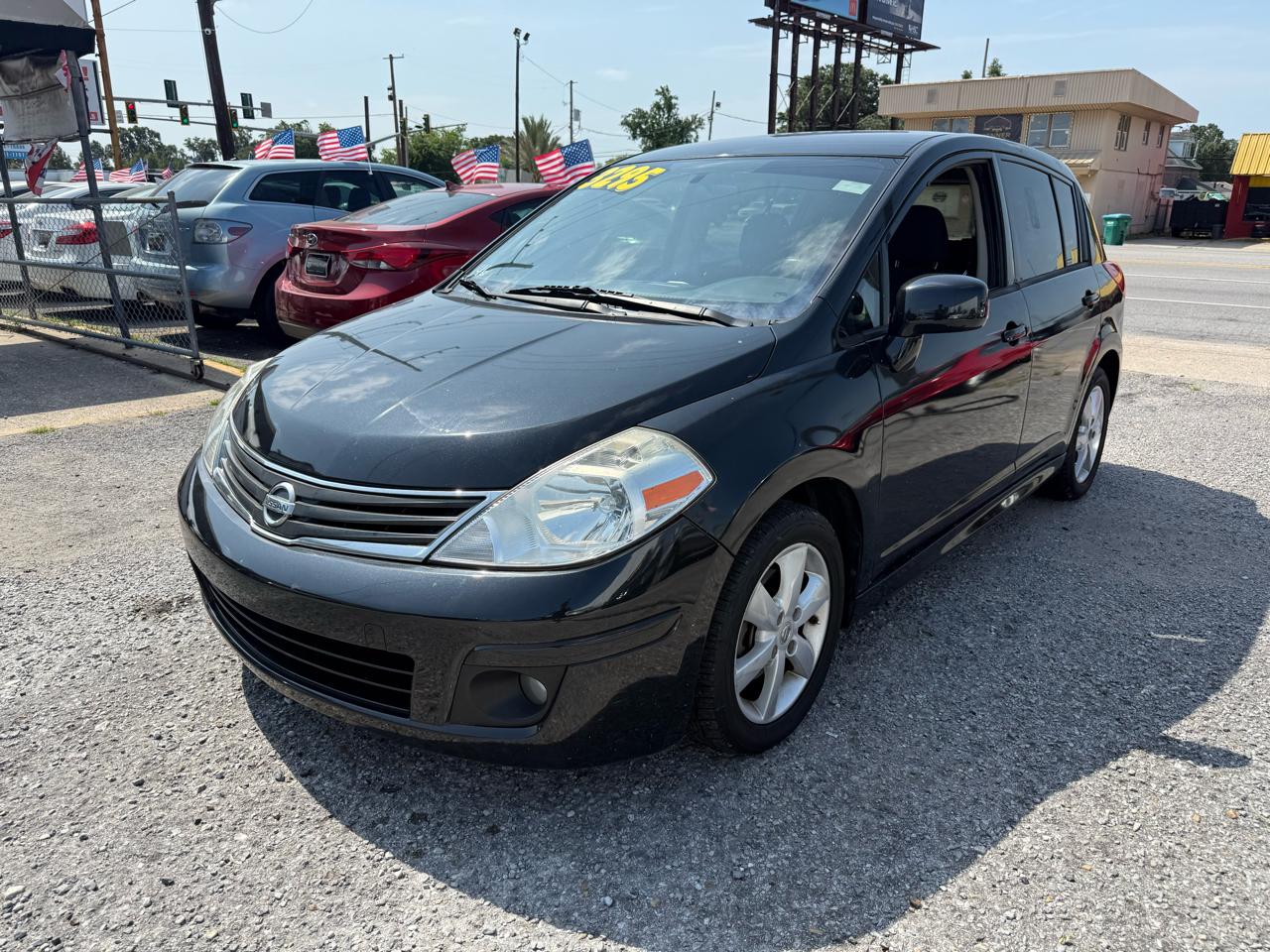Nissan Versa 1.8 SL Hatchback 2011
