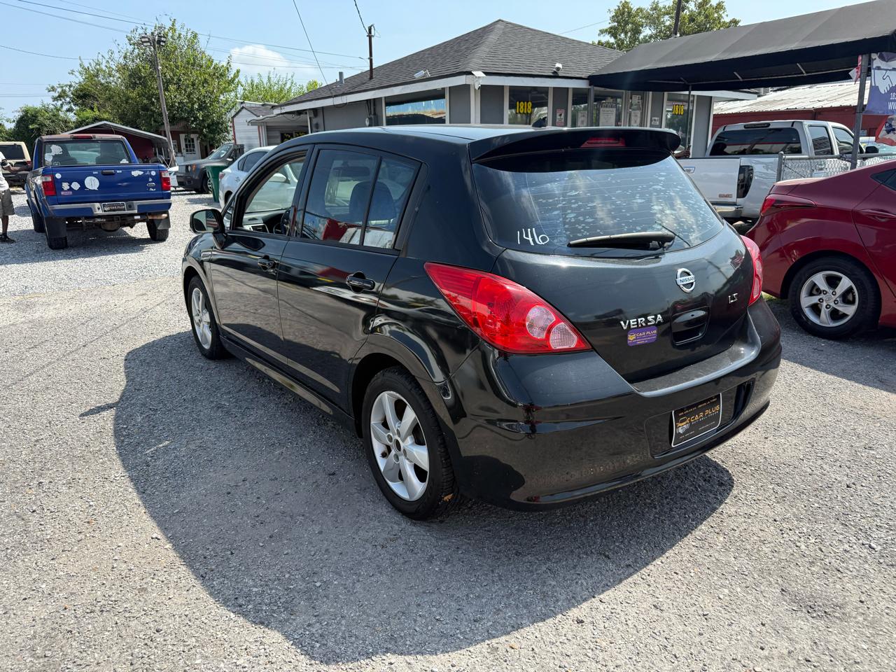 Nissan Versa 1.8 SL Hatchback 2011