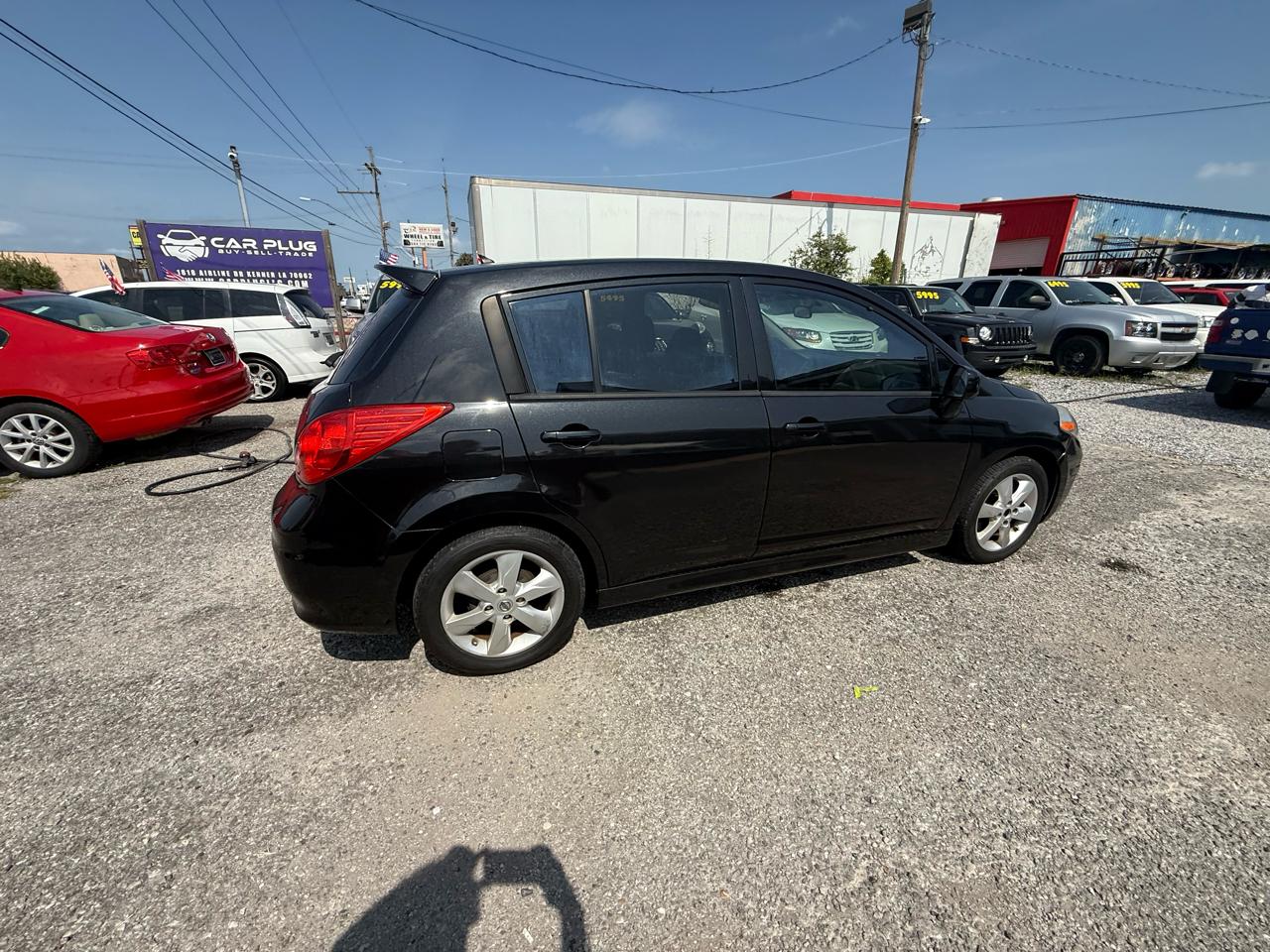 Nissan Versa 1.8 SL Hatchback 2011