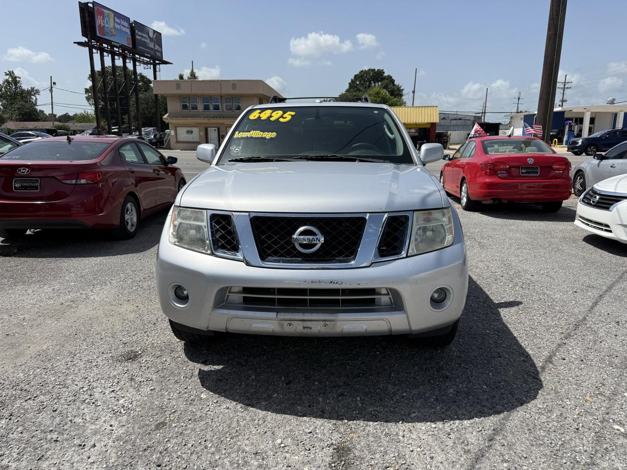 Nissan Pathfinder LE 4WD 2010