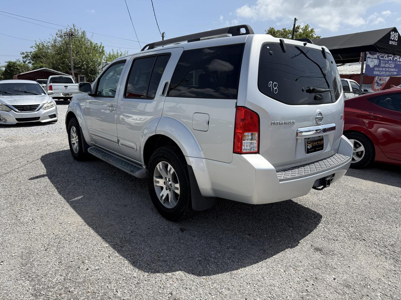 Nissan Pathfinder LE 4WD 2010
