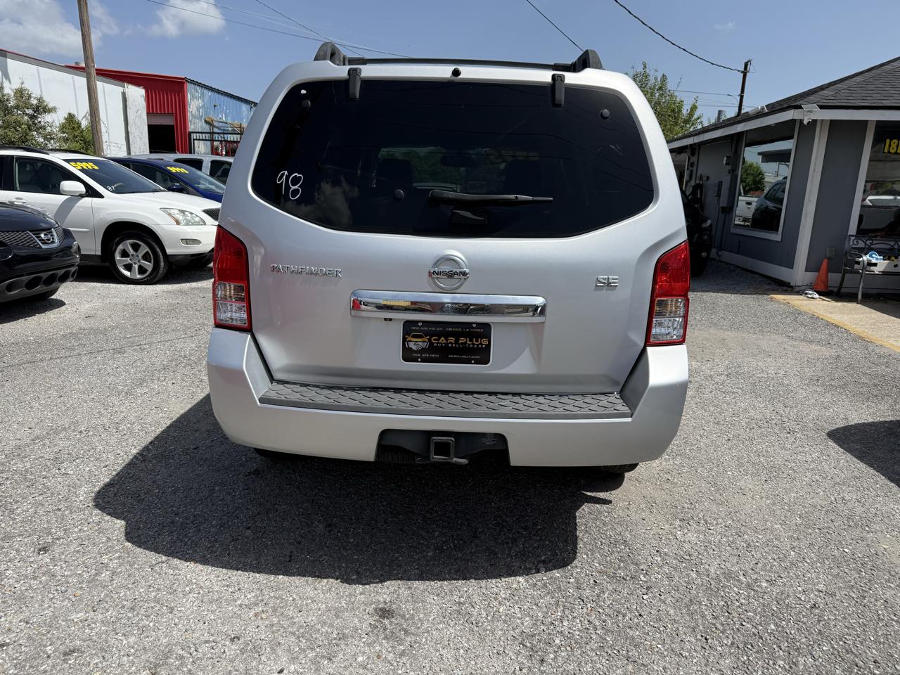 Nissan Pathfinder LE 4WD 2010