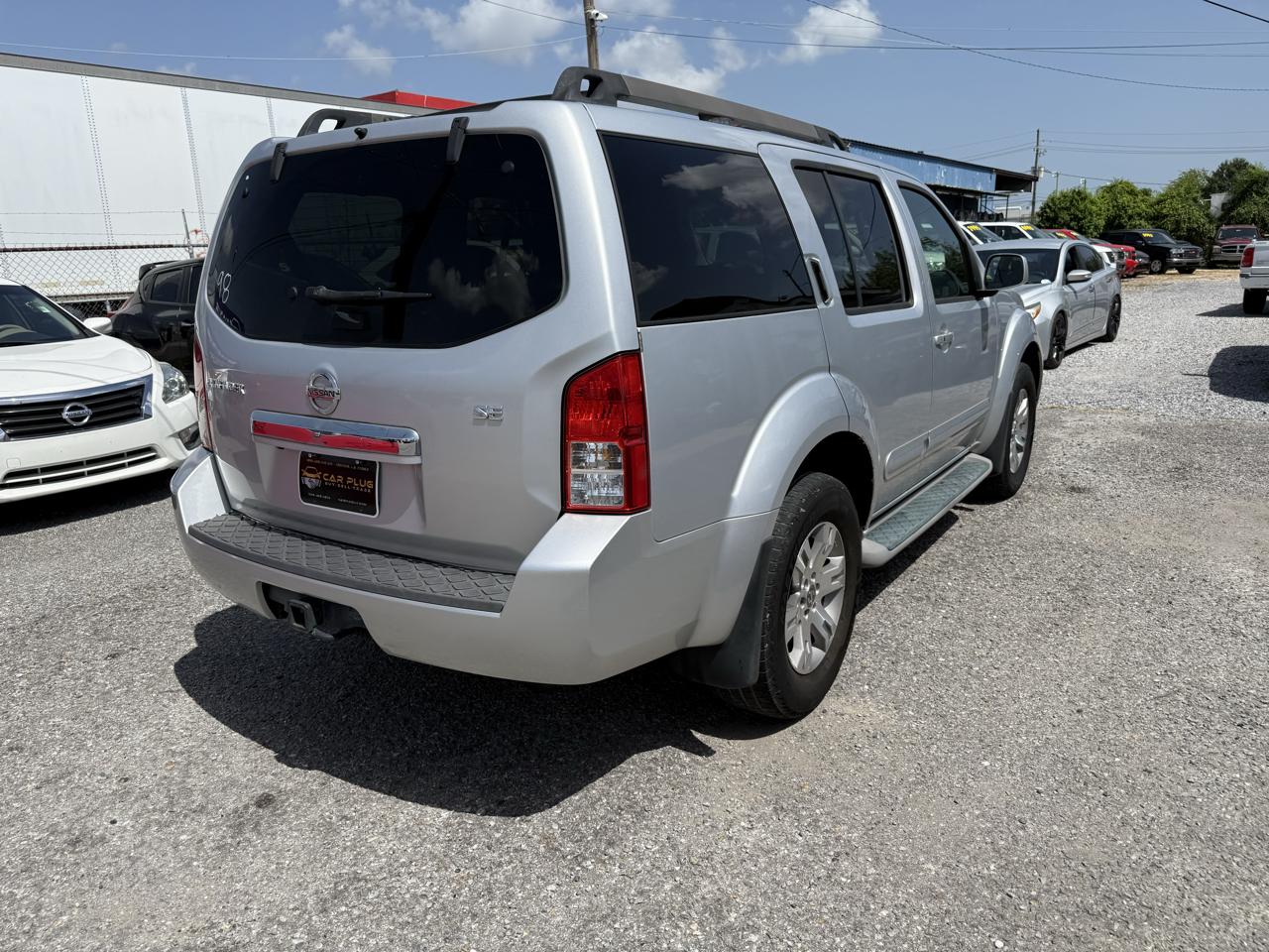 Nissan Pathfinder LE 4WD 2010