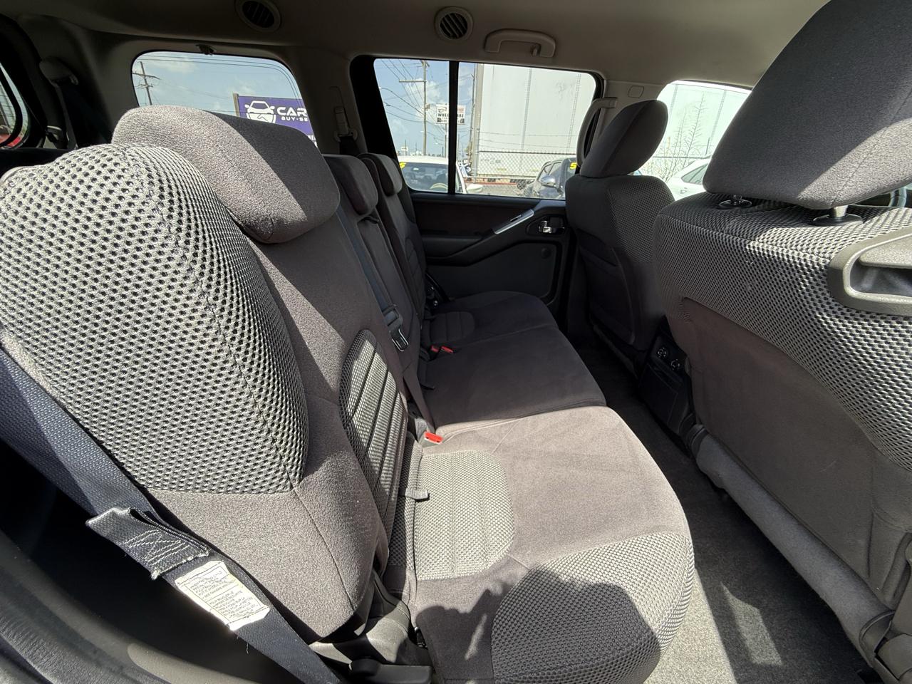 Nissan Pathfinder LE 4WD 2010