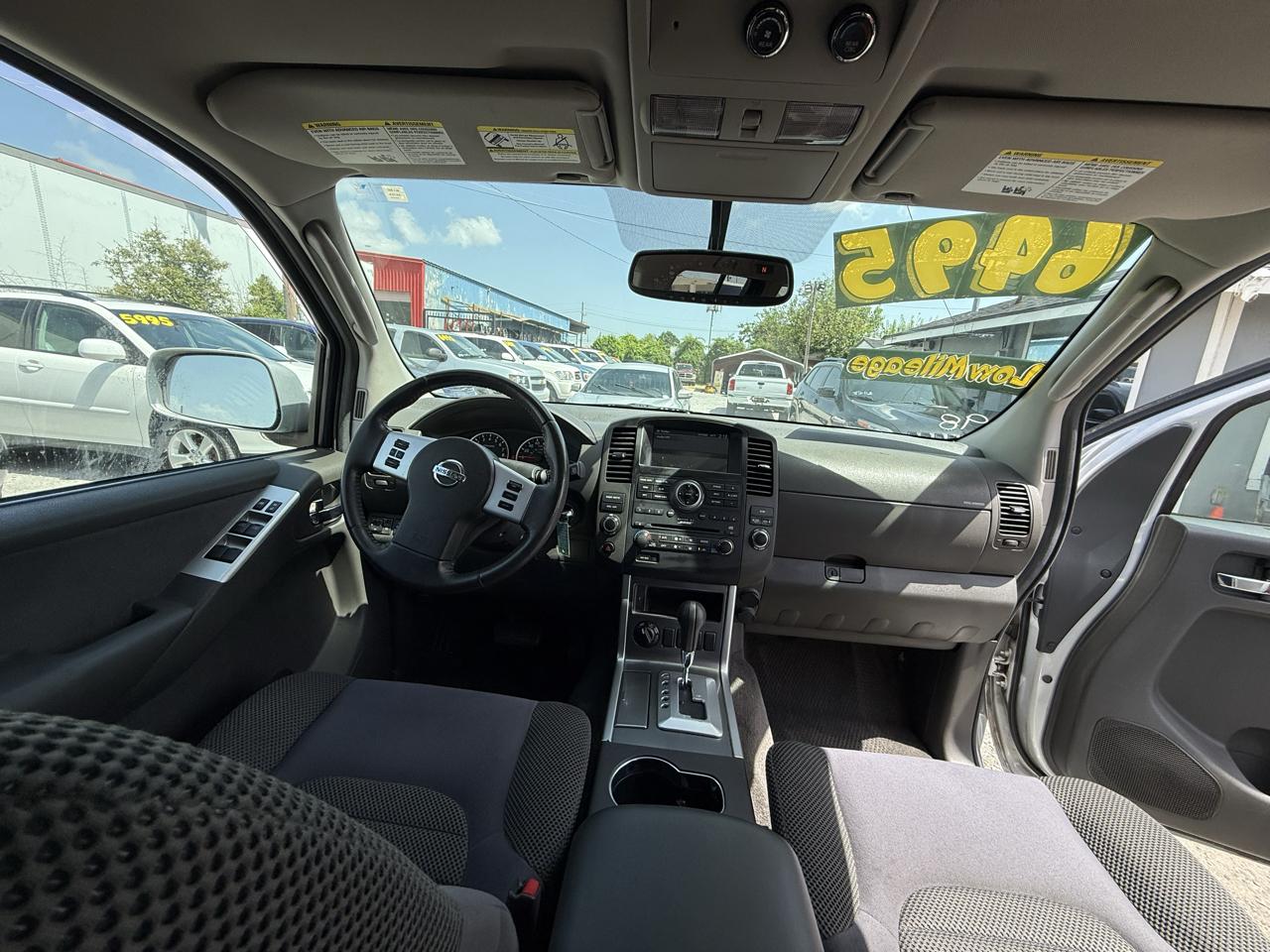 Nissan Pathfinder LE 4WD 2010