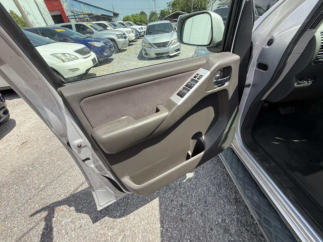 Nissan Pathfinder LE 4WD 2010