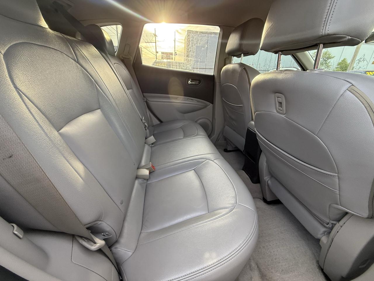 Nissan Rogue S FWD Krom Edition 2012