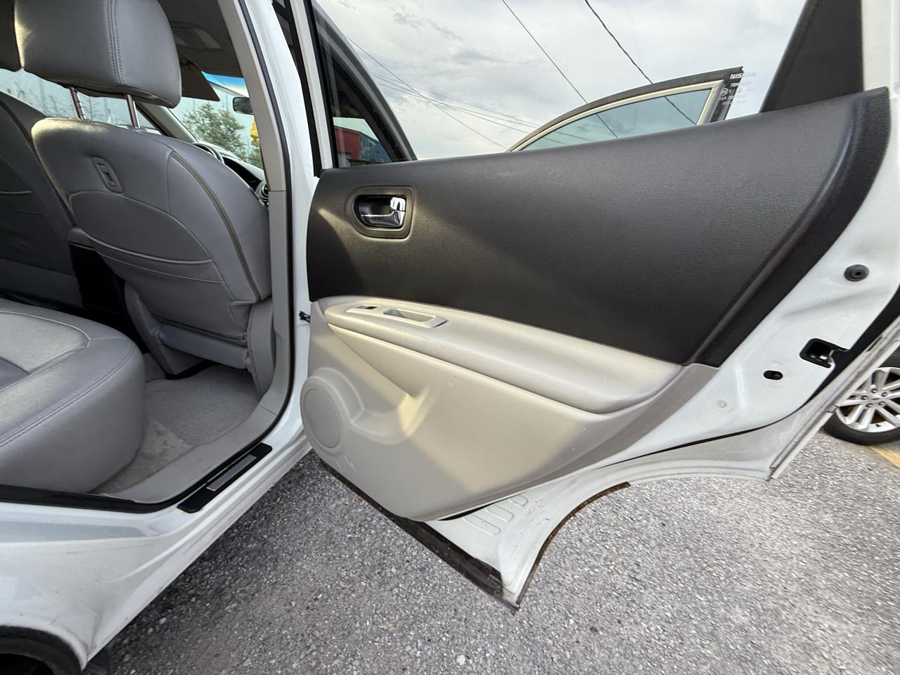 Nissan Rogue S FWD Krom Edition 2012
