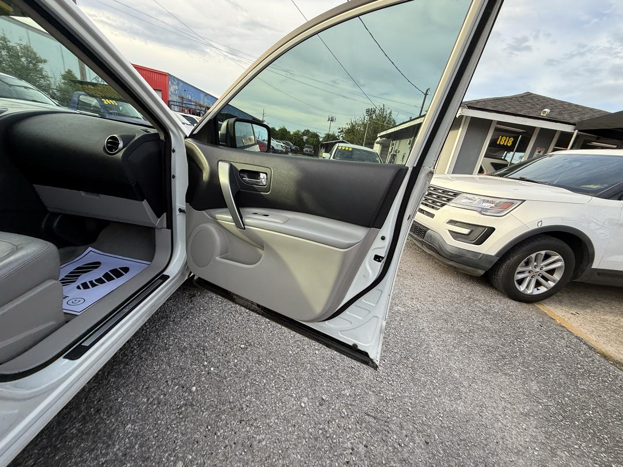 Nissan Rogue S FWD Krom Edition 2012