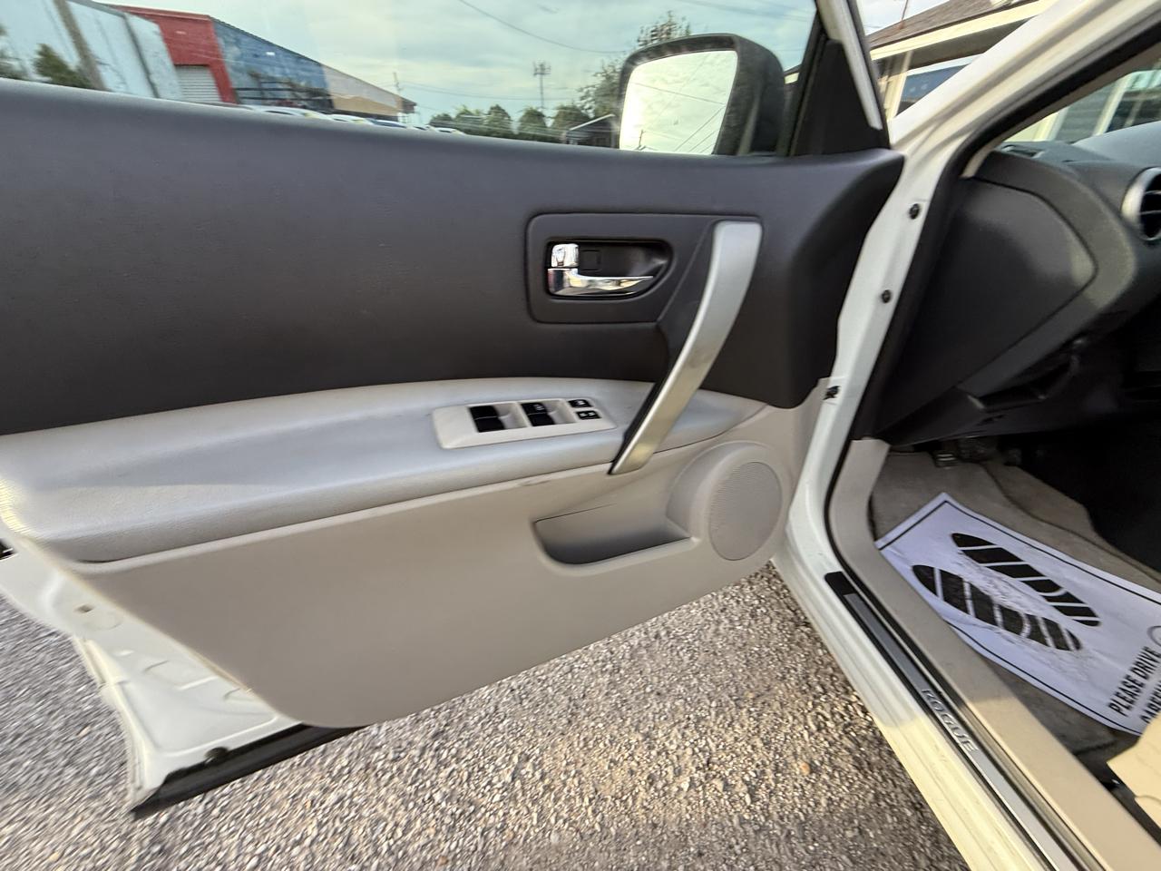 Nissan Rogue S FWD Krom Edition 2012