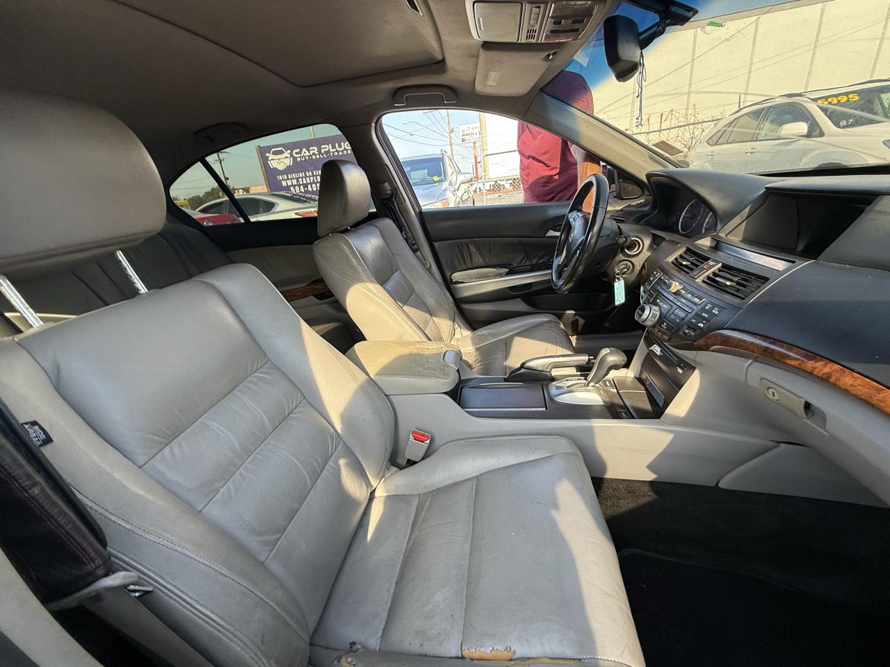 Honda Accord EX-L V-6 Sedan AT 2011