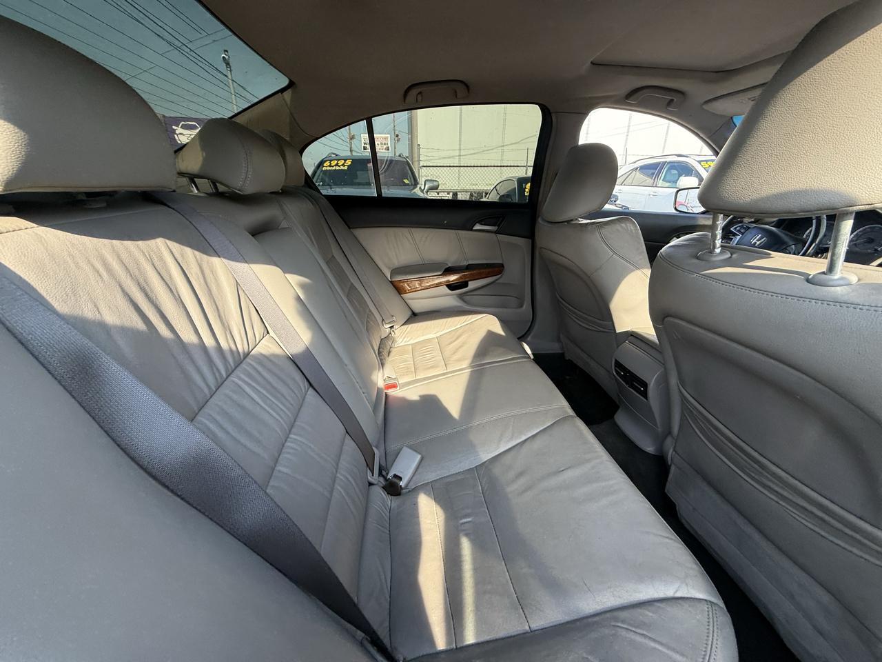 Honda Accord EX-L V-6 Sedan AT 2011