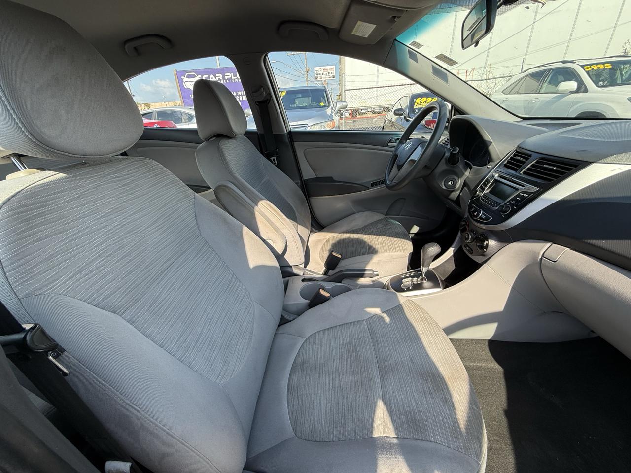 Hyundai Accent SE 4-Door 6A 2017