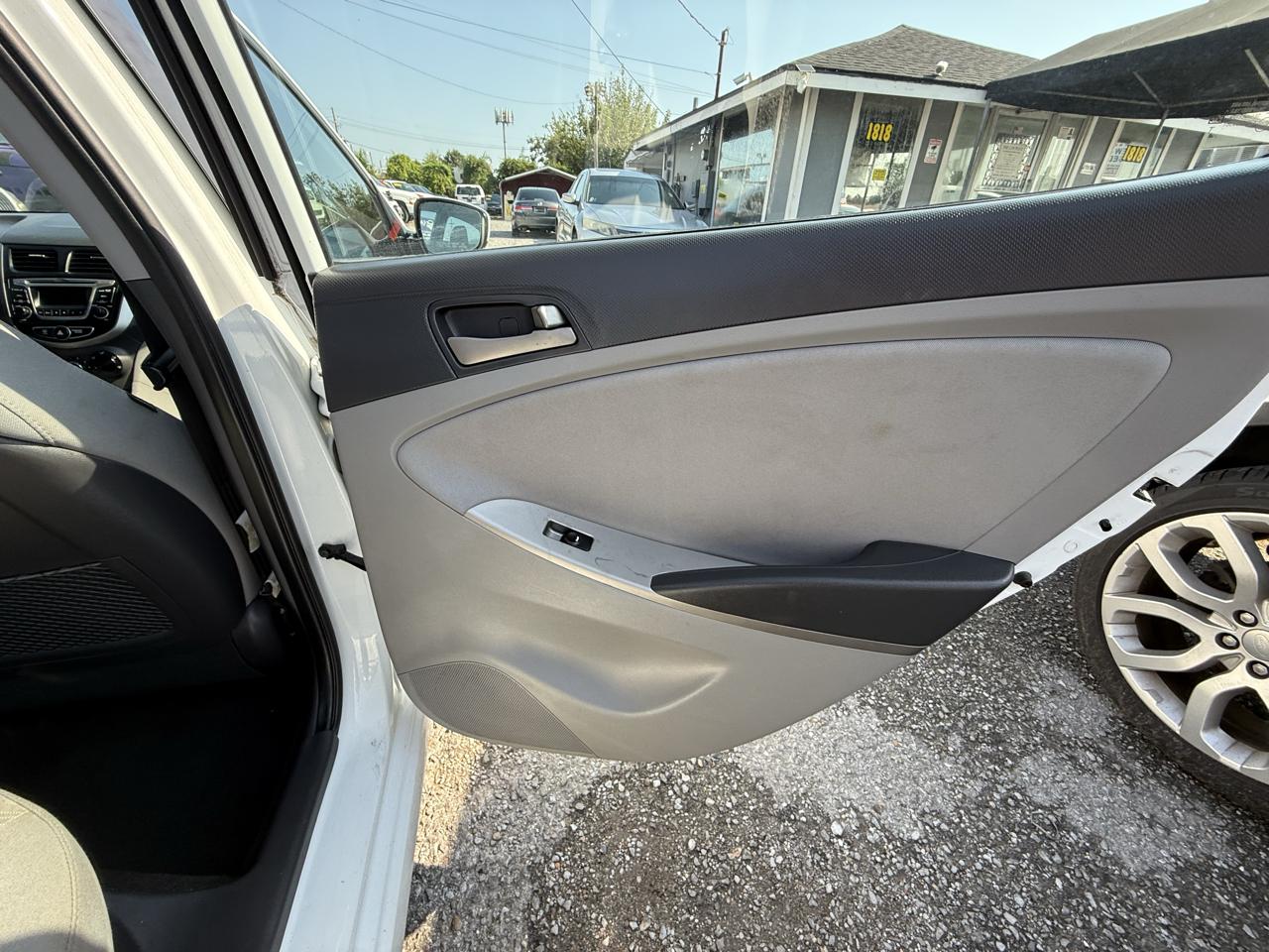 Hyundai Accent SE 4-Door 6A 2017