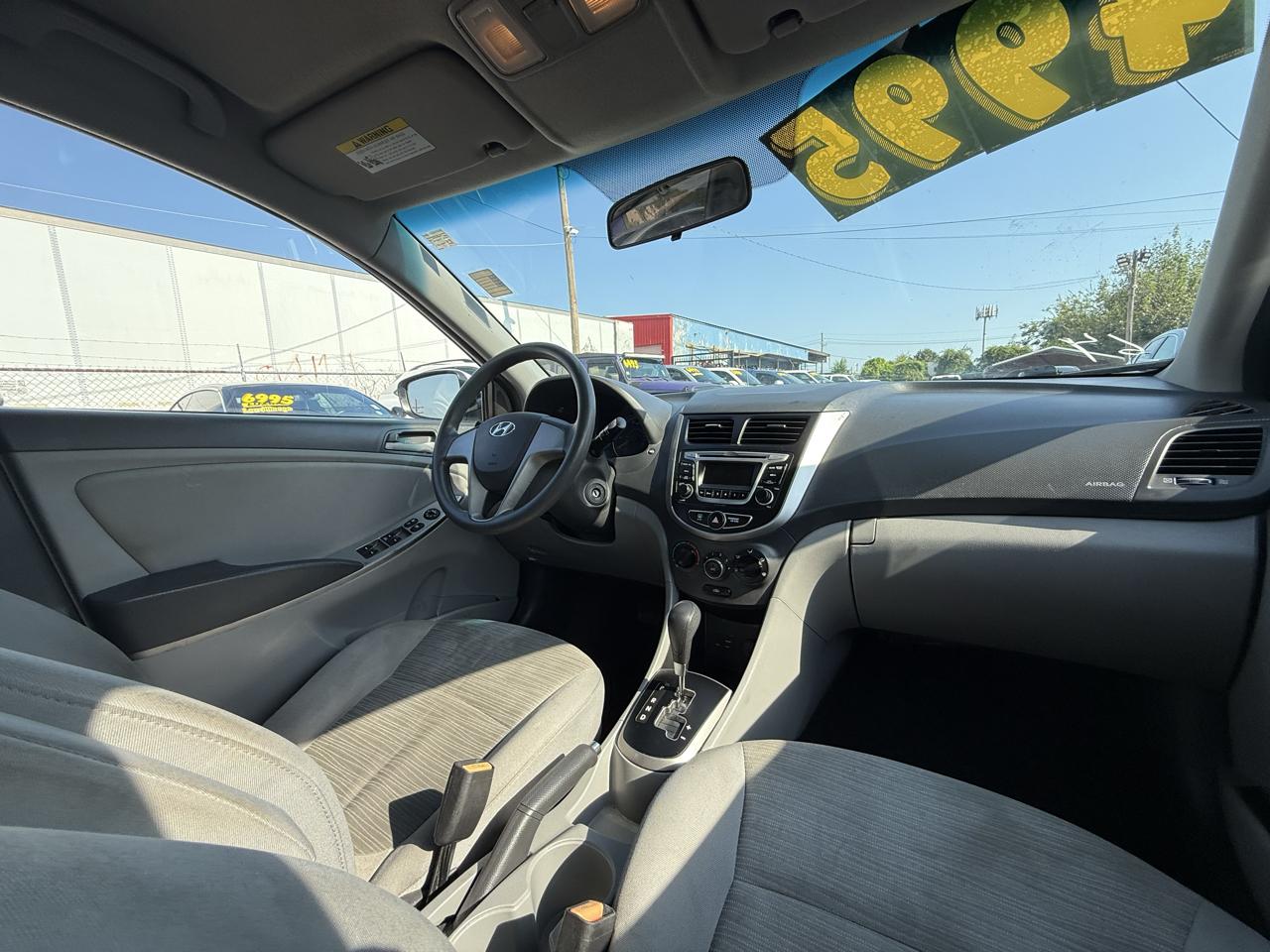 Hyundai Accent SE 4-Door 6A 2017