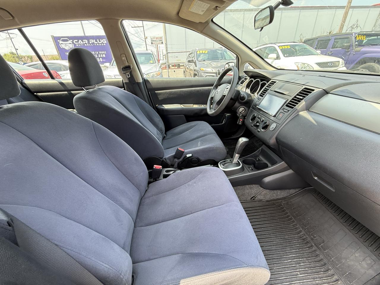 Nissan Versa 1.8 S Hatchback 2009