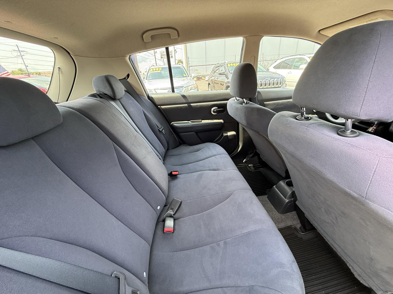 Nissan Versa 1.8 S Hatchback 2009
