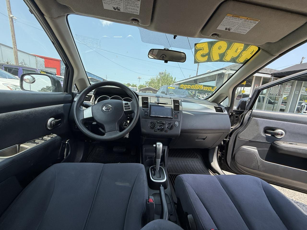 Nissan Versa 1.8 S Hatchback 2009