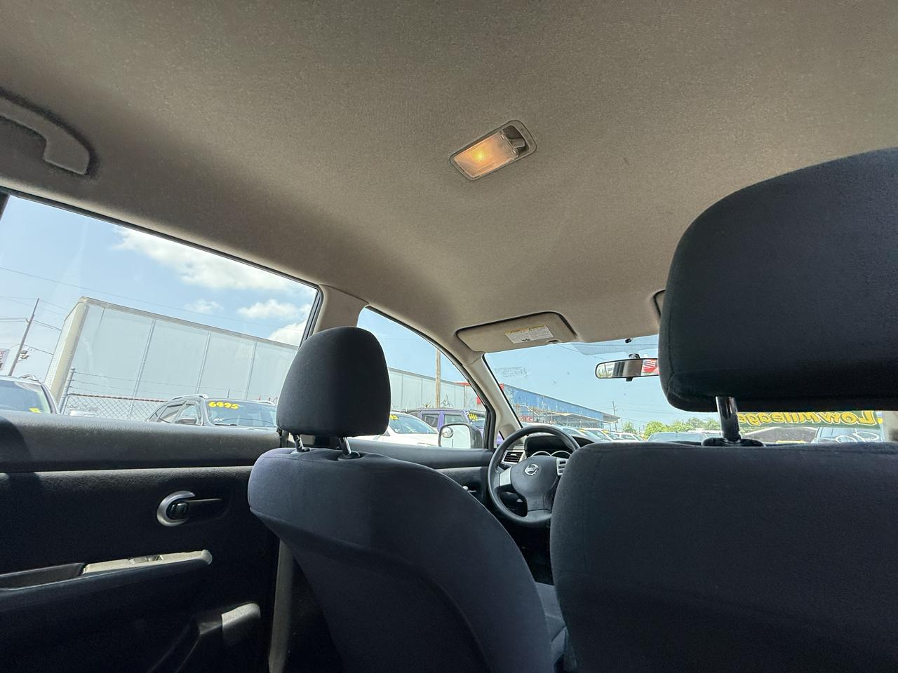 Nissan Versa 1.8 S Hatchback 2009