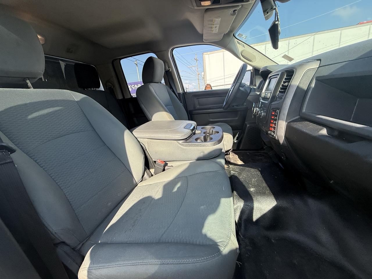 RAM 1500 Tradesman Quad Cab 4WD 2015