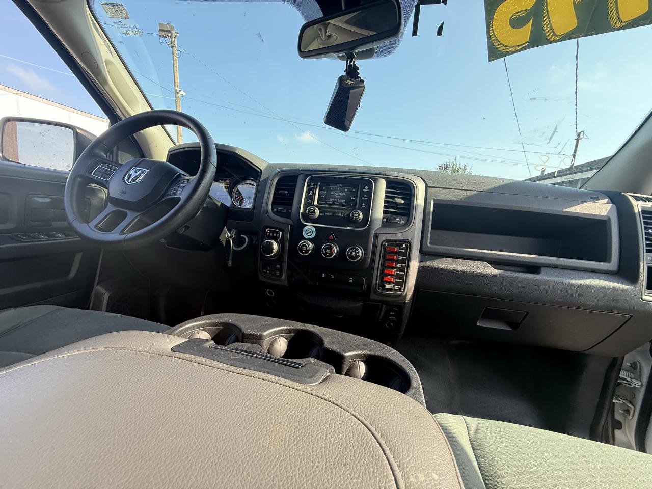 RAM 1500 Tradesman Quad Cab 4WD 2015