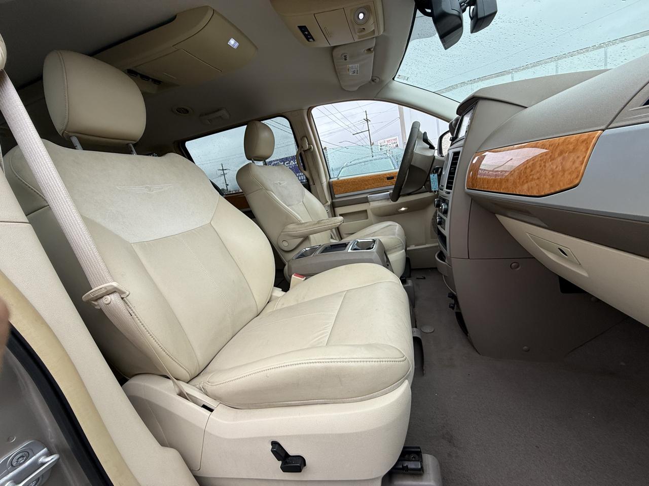 Chrysler Town & Country Limited 2009