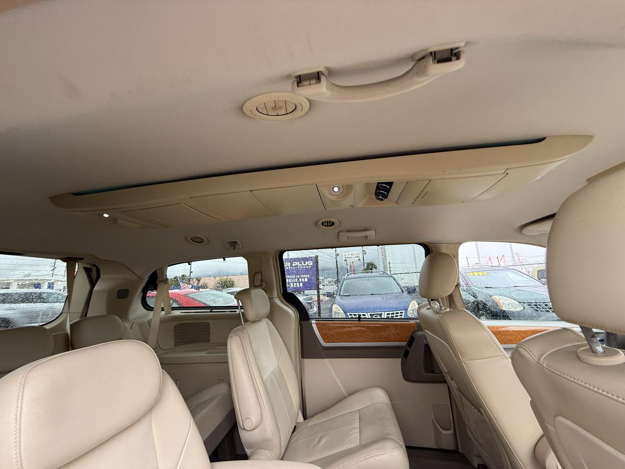 Chrysler Town & Country Limited 2009