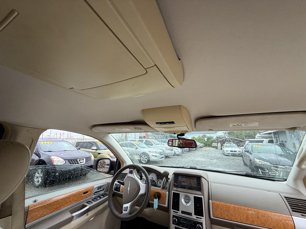 Chrysler Town & Country Limited 2009