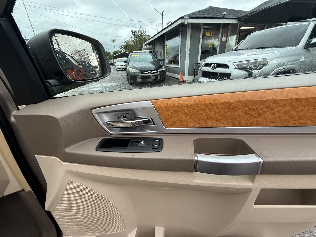Chrysler Town & Country Limited 2009