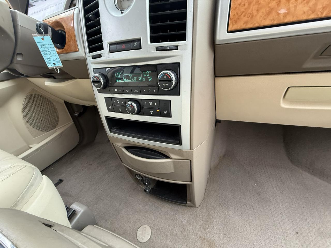 Chrysler Town & Country Limited 2009