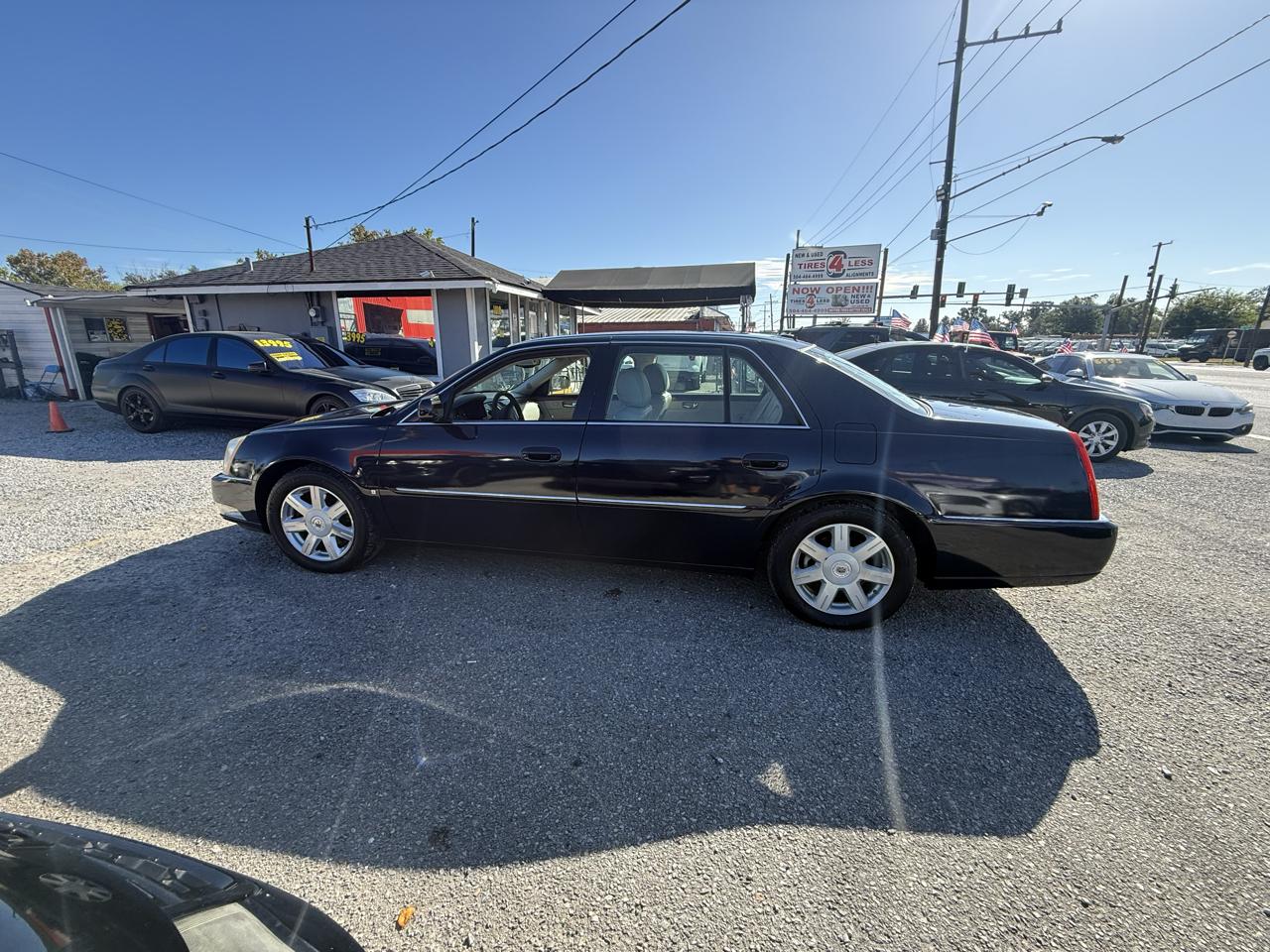 Cadillac DTS Sedan 2007