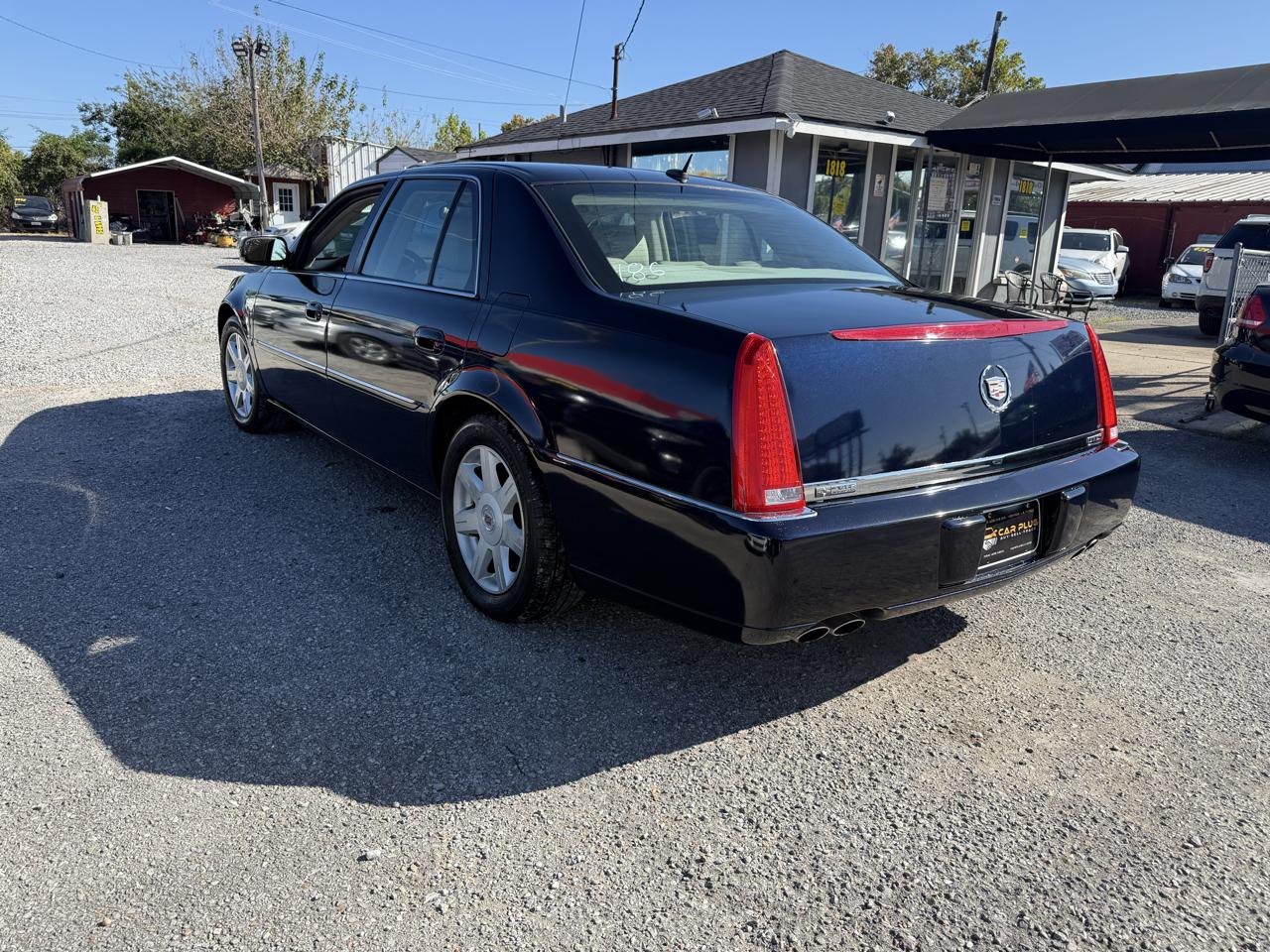 Cadillac DTS Sedan 2007