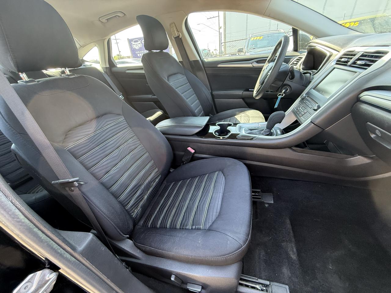 Ford Fusion SE 2016