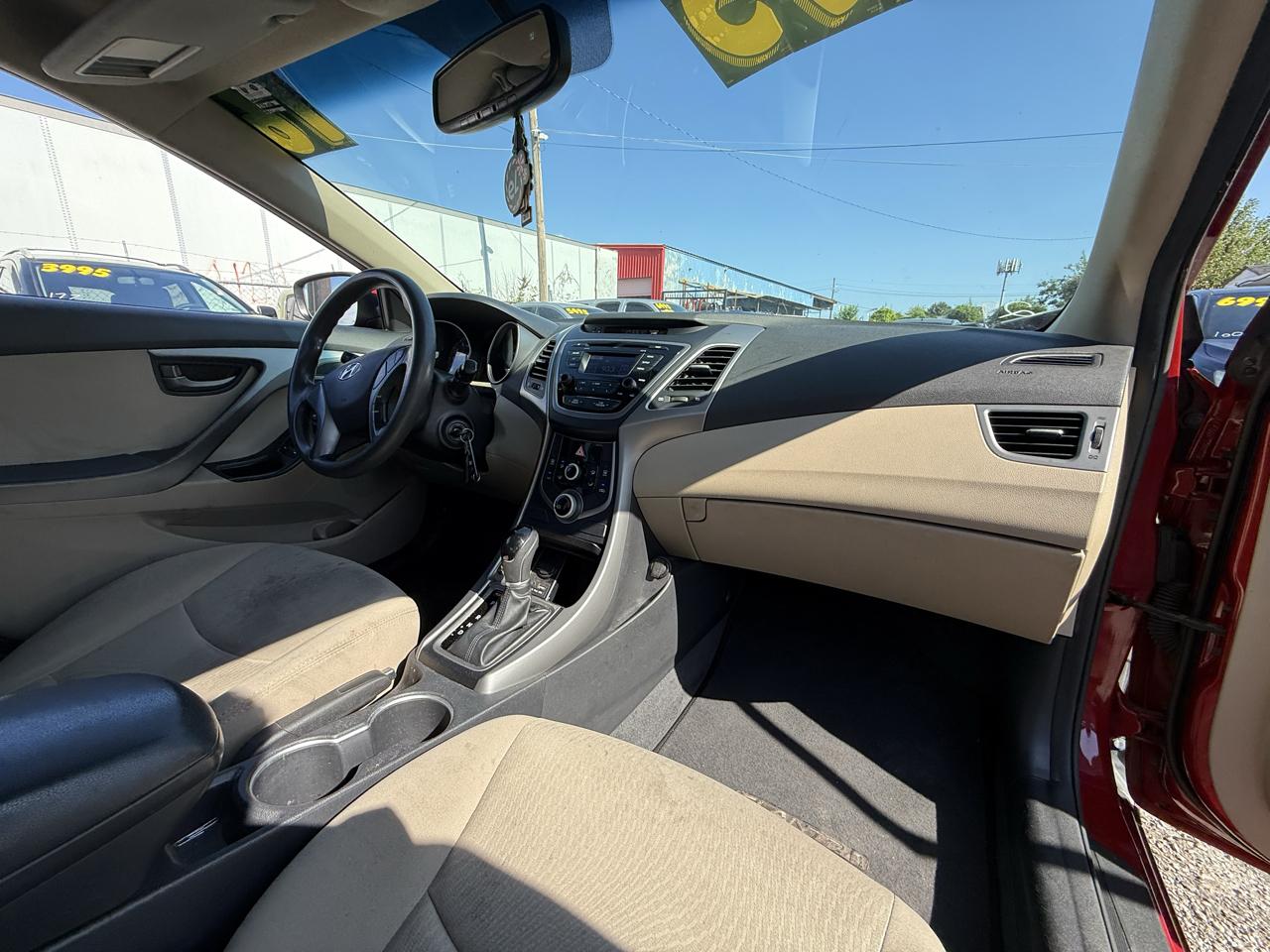 Hyundai Elantra SE 6AT 2016