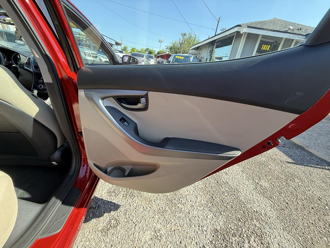 Hyundai Elantra SE 6AT 2016