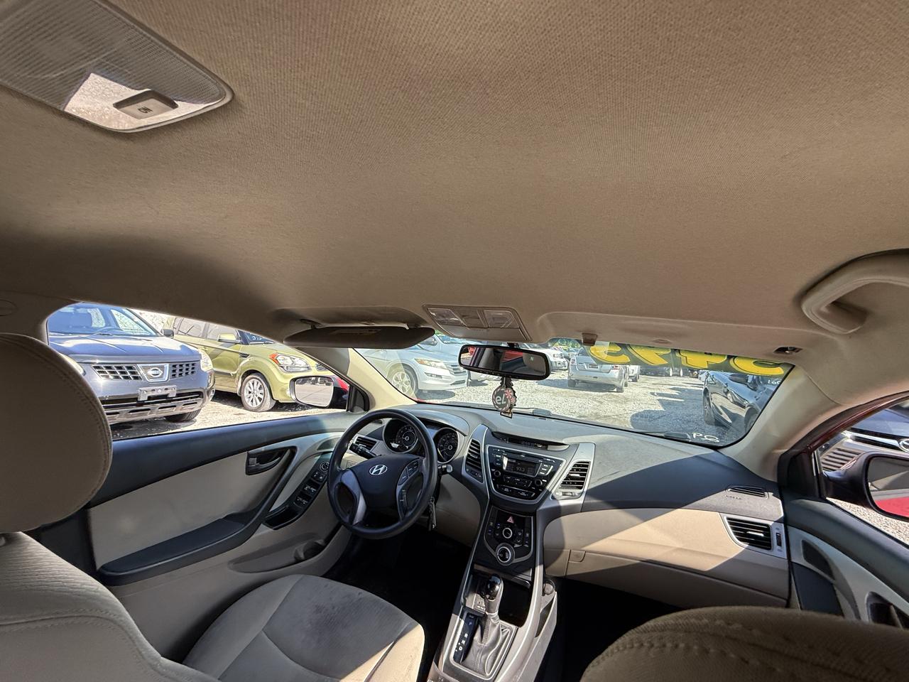 Hyundai Elantra SE 6AT 2016