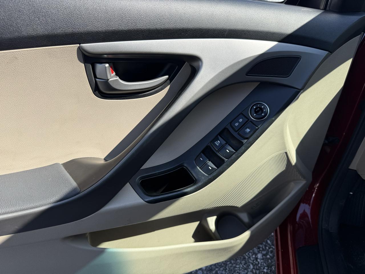 Hyundai Elantra SE 6AT 2016