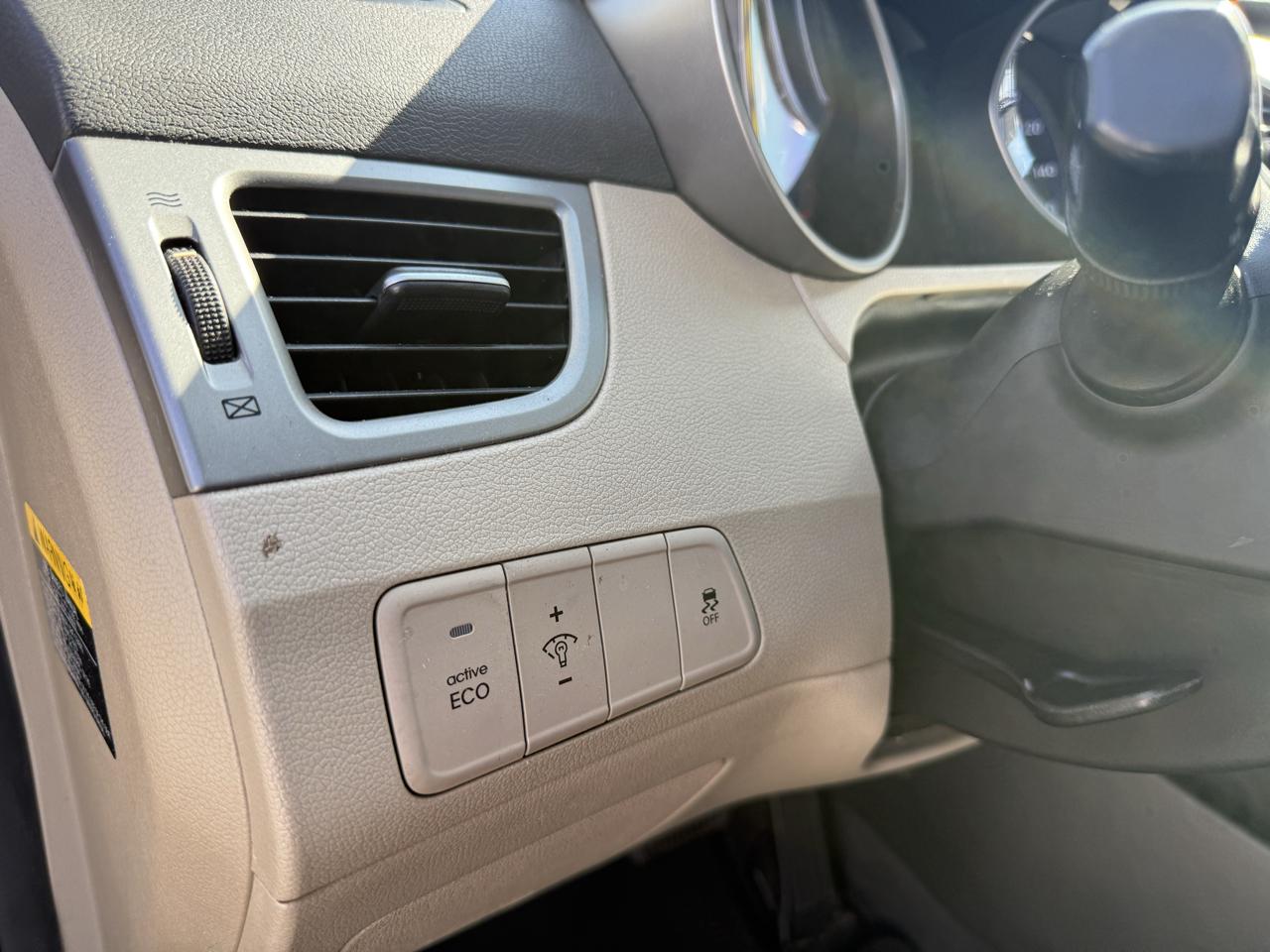 Hyundai Elantra SE 6AT 2016