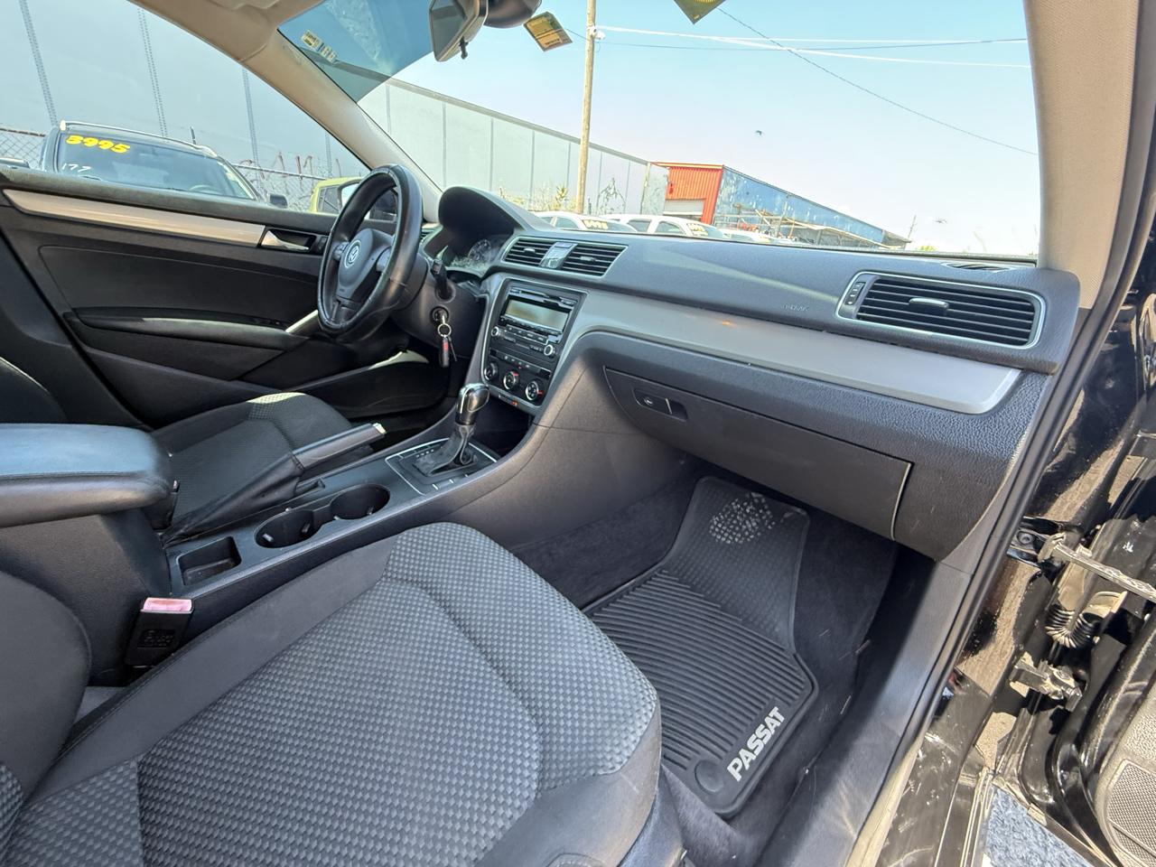 Volkswagen Passat 2.5L S W/Appearance 2014