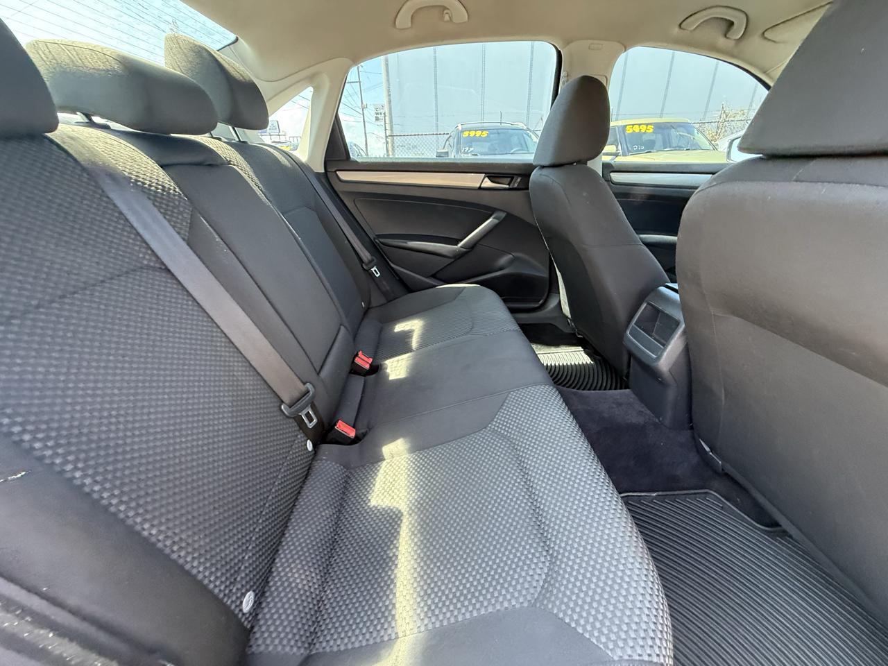 Volkswagen Passat 2.5L S W/Appearance 2014