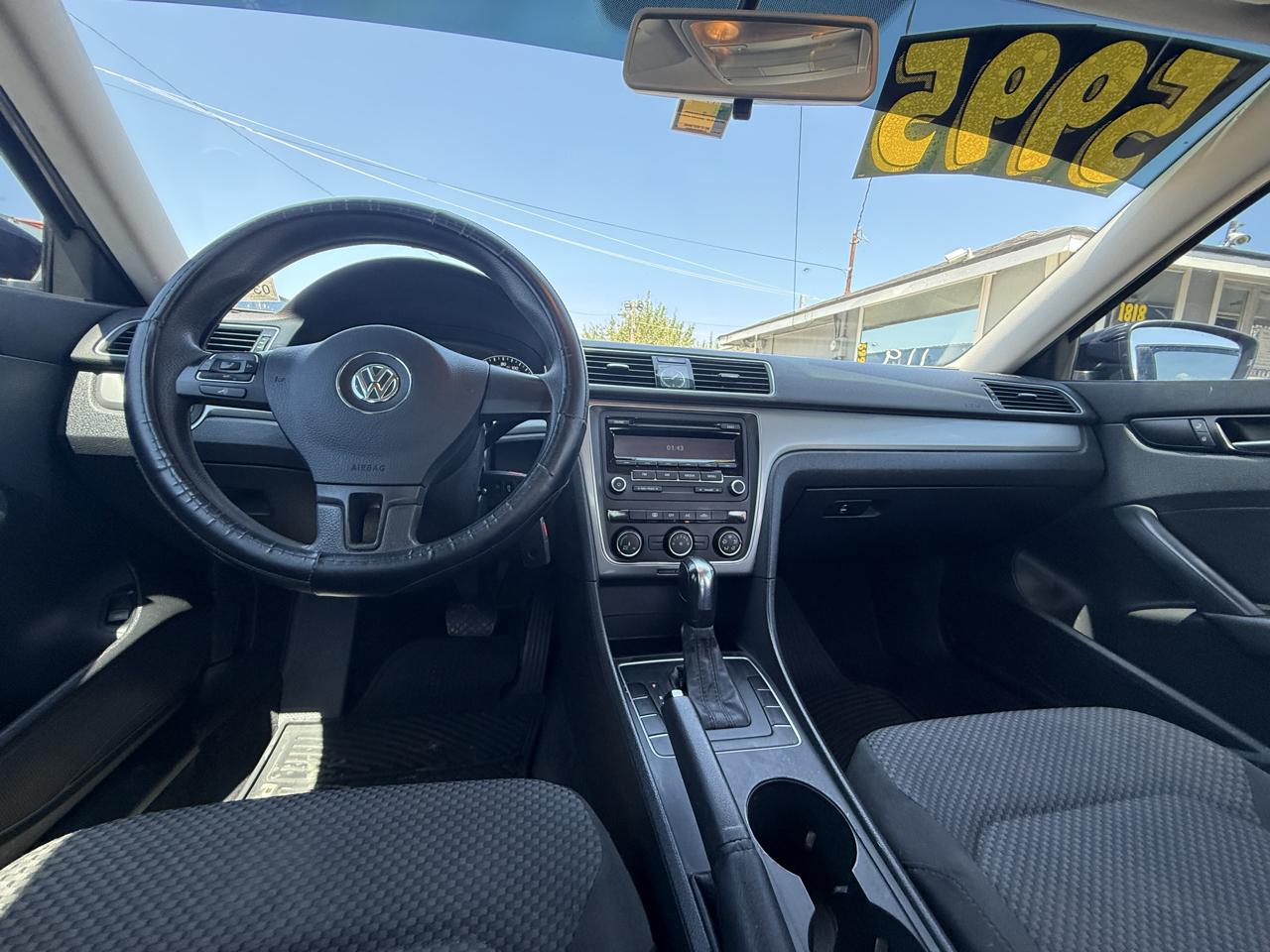 Volkswagen Passat 2.5L S W/Appearance 2014