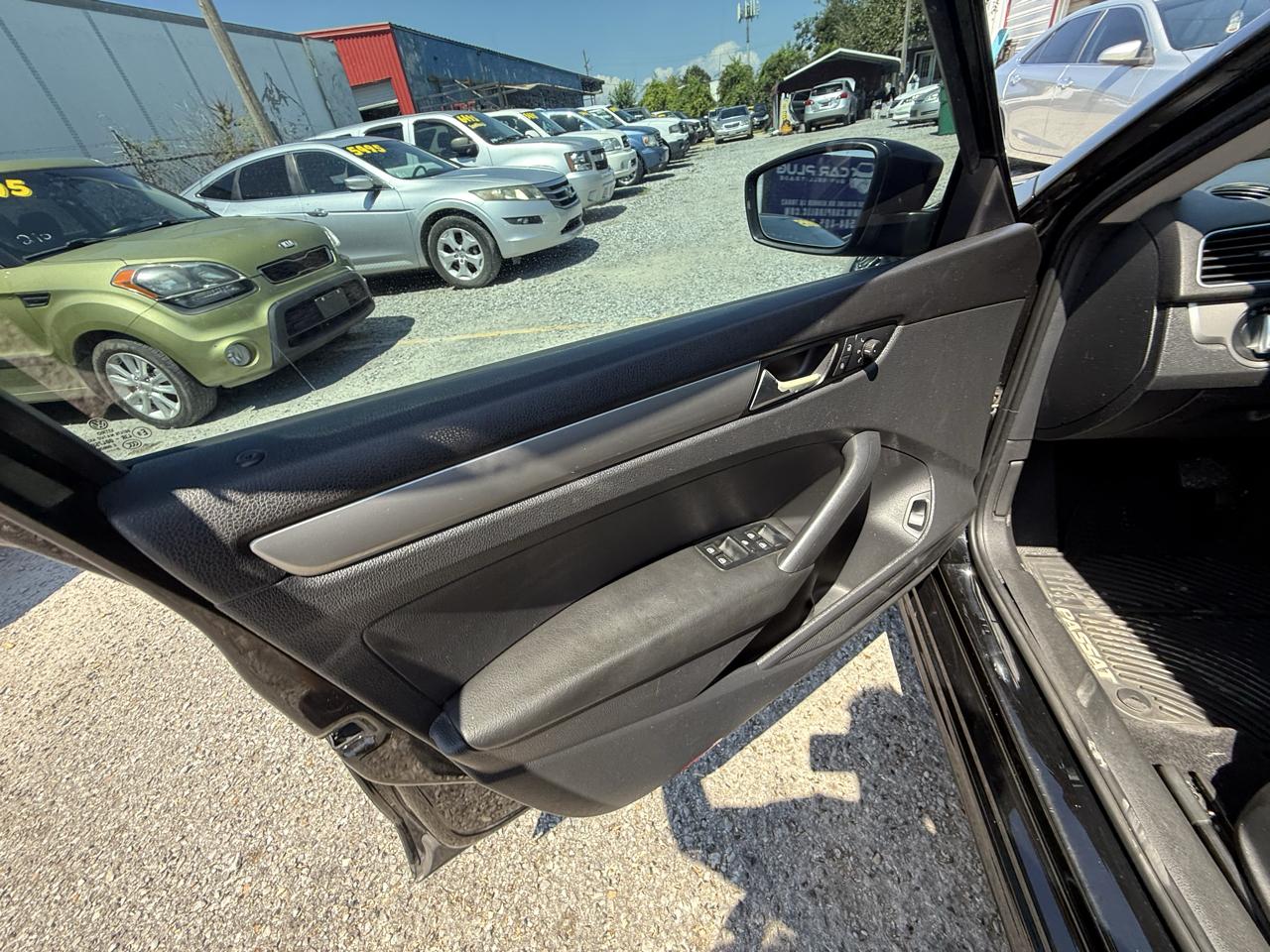 Volkswagen Passat 2.5L S W/Appearance 2014