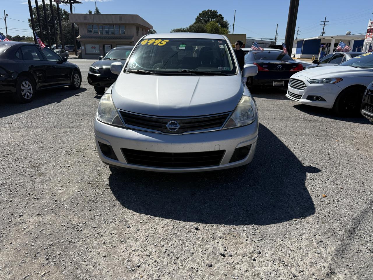 Nissan Versa 1.8 SL Hatchback 2011