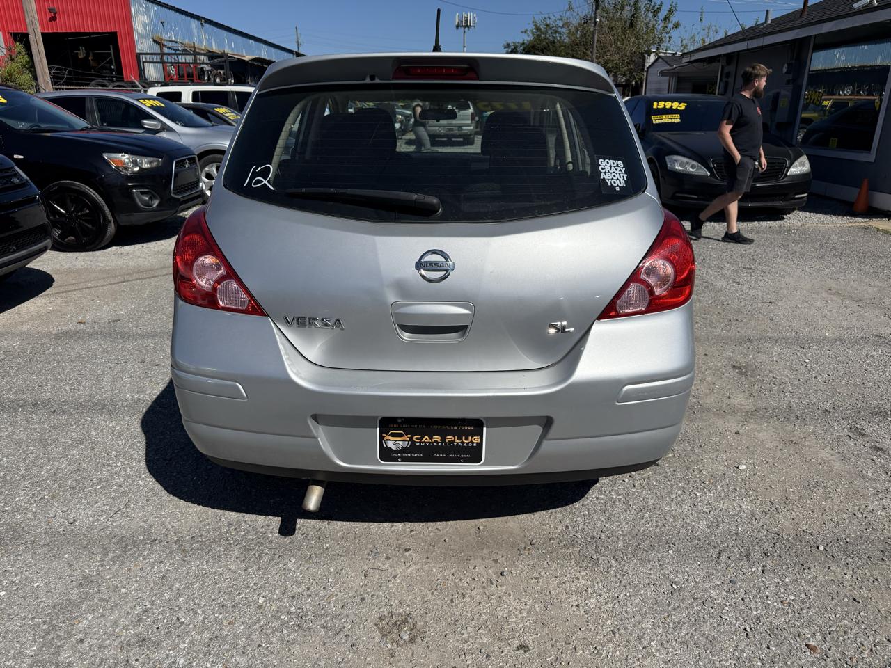 Nissan Versa 1.8 SL Hatchback 2011