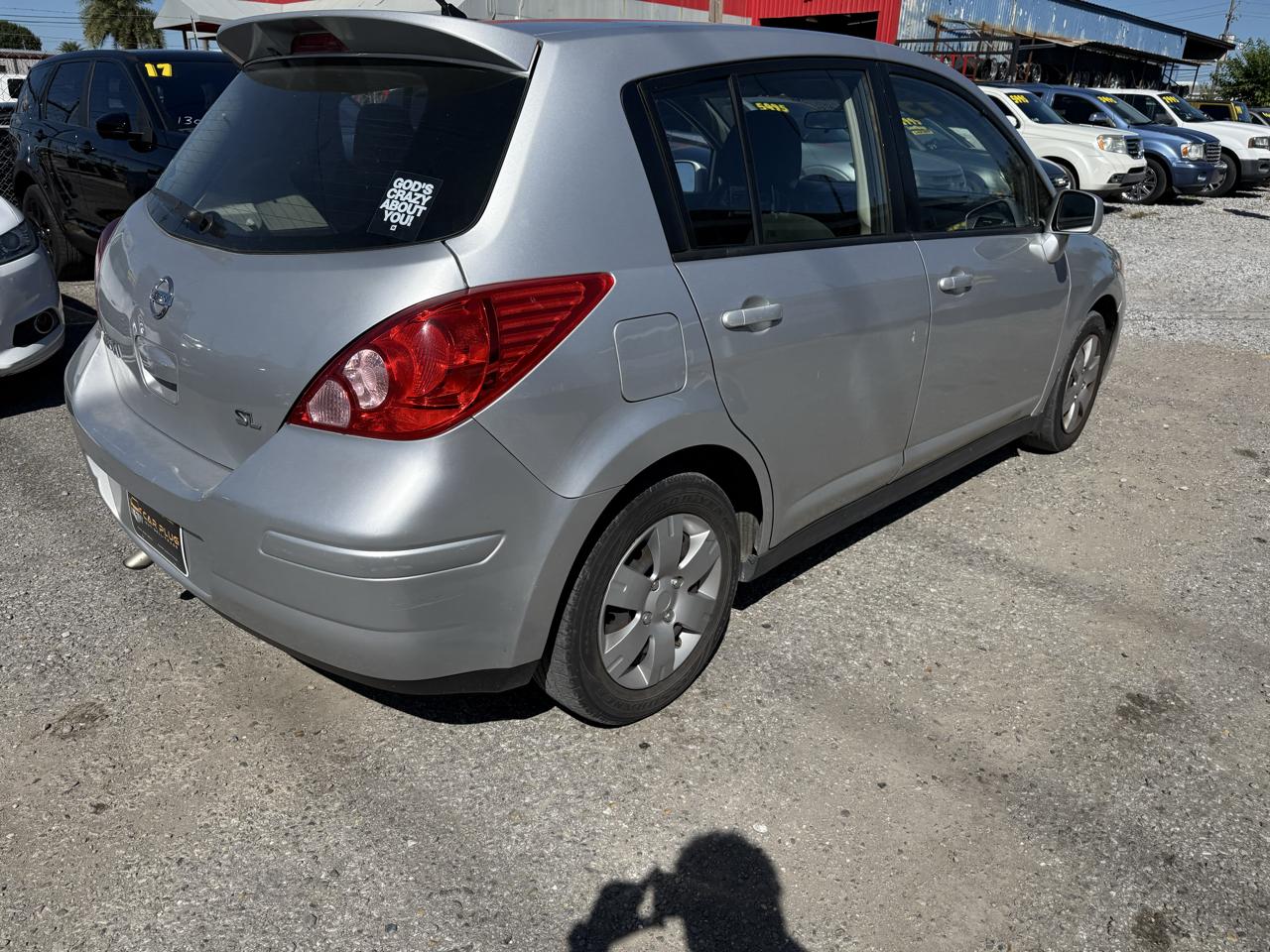 Nissan Versa 1.8 SL Hatchback 2011