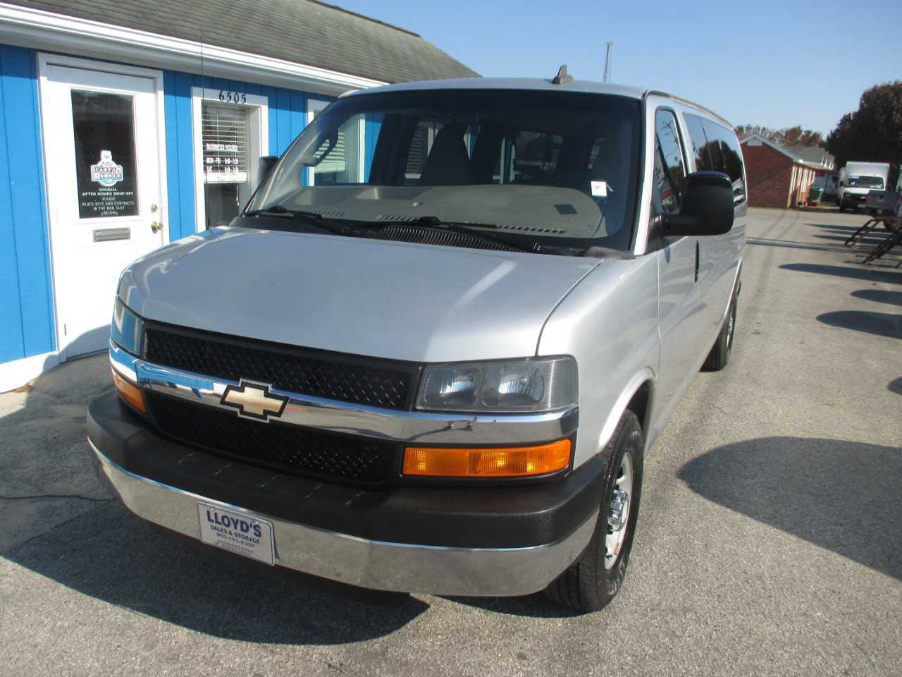 2016 Chevrolet Express Passenger RWD 3500 155" LT w/1LT